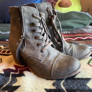 Women's Roxy Lace-Up Ankle Boots